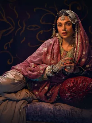 Bibbo Jaan Look Inspired Chandbali Earring And Maangtika Set
